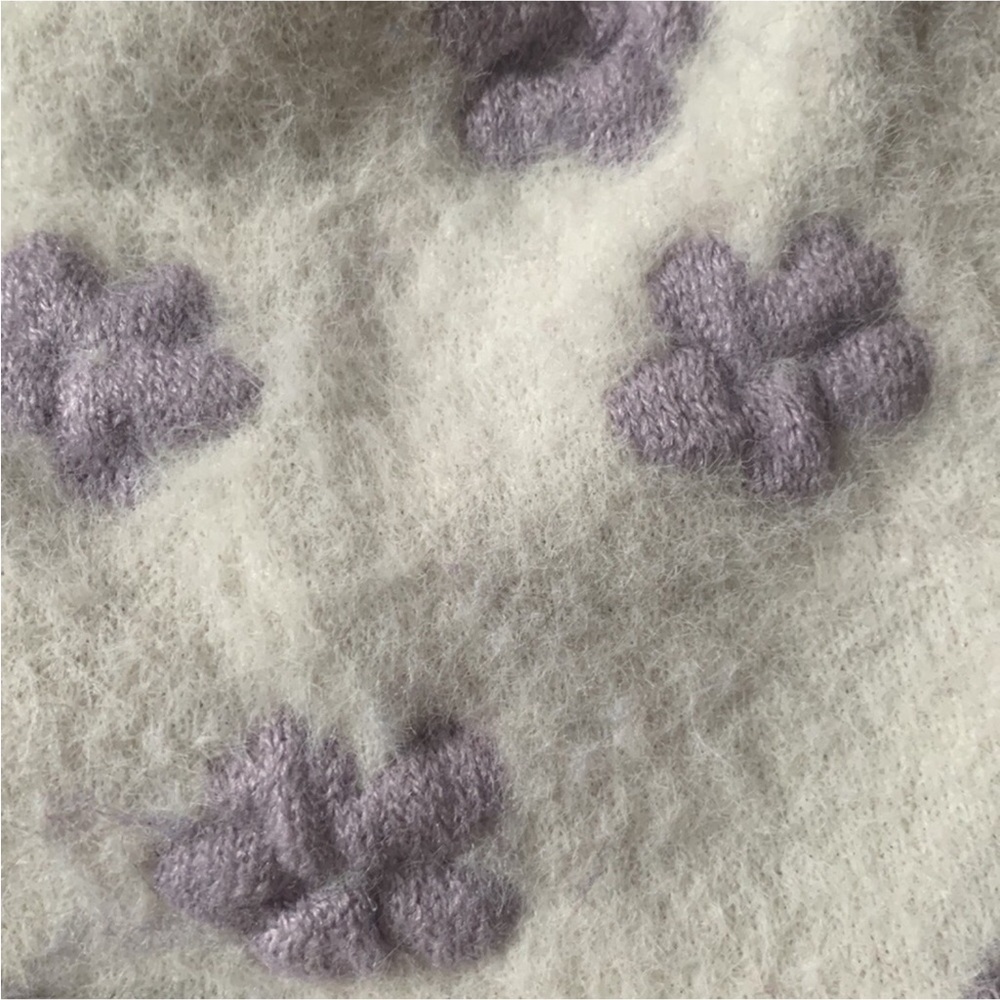 Karl Lagerfeld white beanie with purple floral design - Picture 2 of 8